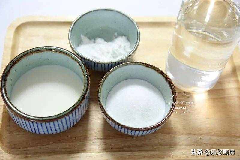 小時候常吃的老冰棍，在家做很簡單，用牛奶、糖、糯米粉就可以做
