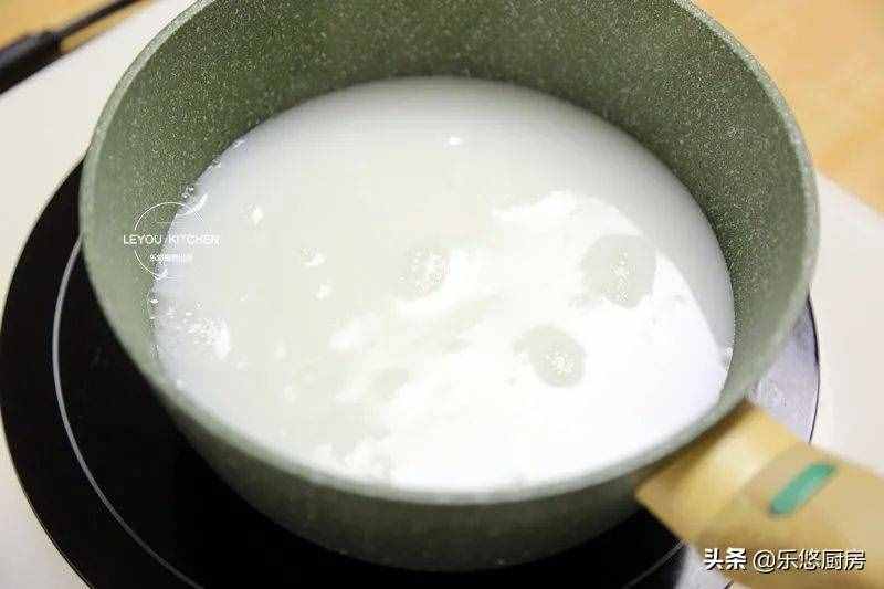 小時候常吃的老冰棍，在家做很簡單，用牛奶、糖、糯米粉就可以做
