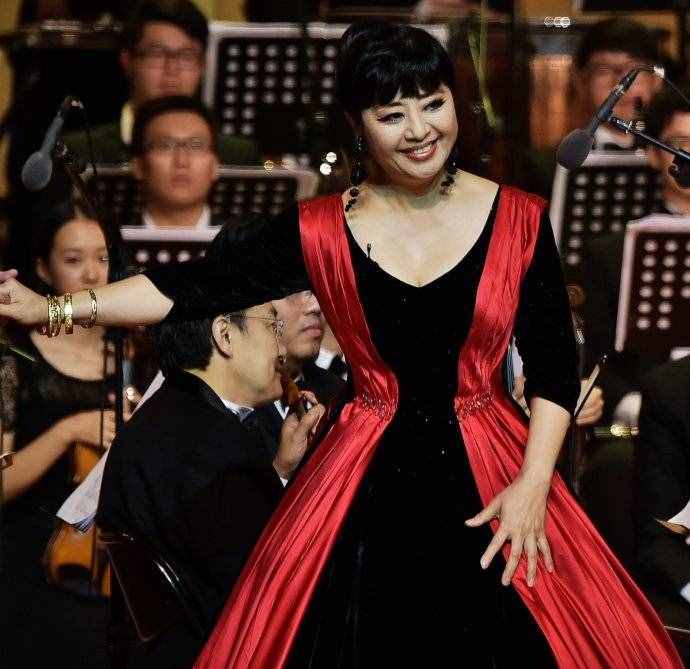 殷秀梅被譽(yù)為美聲皇后，與程志結(jié)婚當(dāng)天就后悔，為何65歲還無子