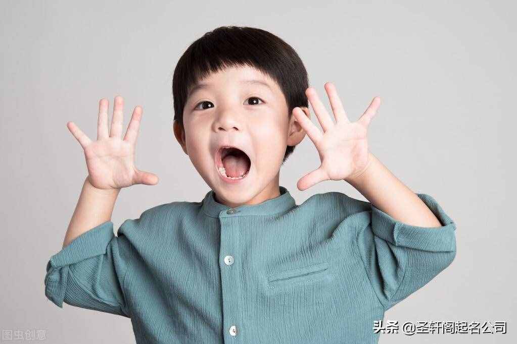 有儒雅氣韻、優(yōu)秀突出的男孩名字，聽起來深刻、很有內(nèi)涵