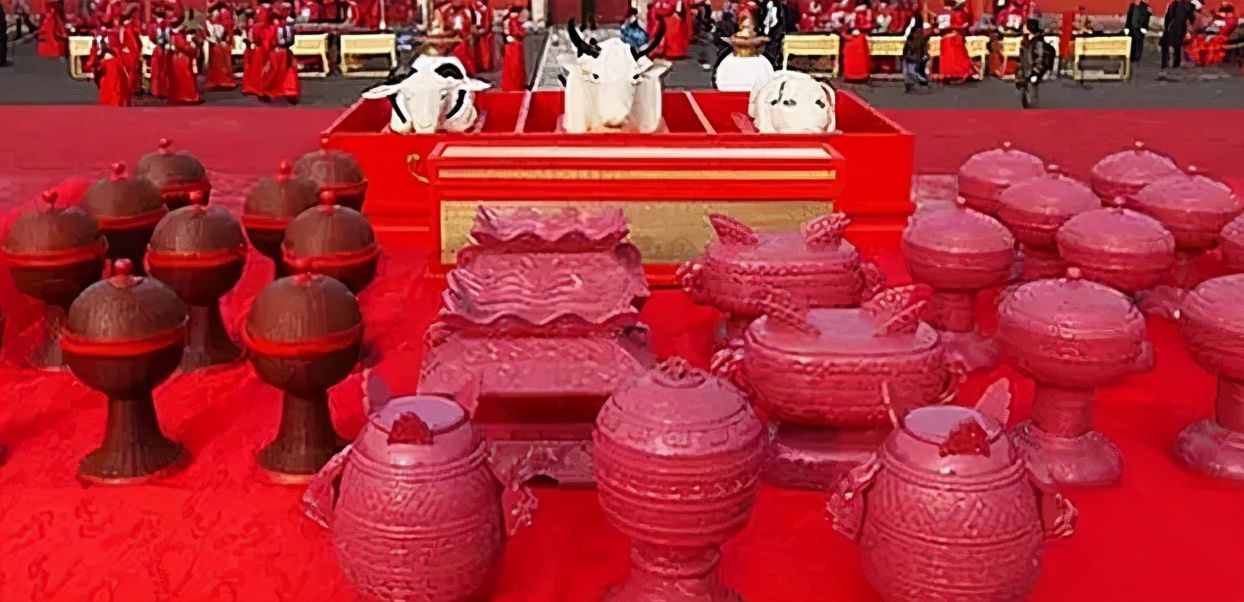 絢爛粉彩正當(dāng)廷——禮器背后的故事