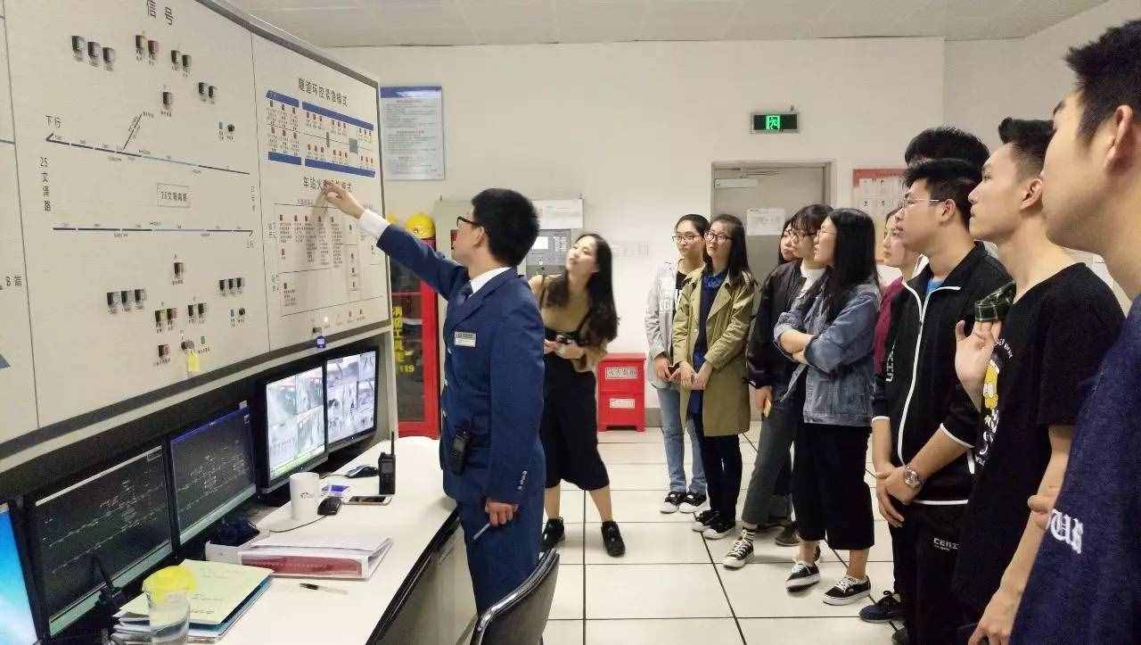 適合?？颇袌罂嫉膶I(yè)，容易找到高薪工作，不愁“養(yǎng)家糊口”