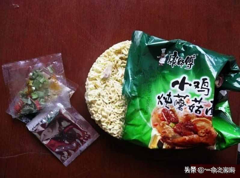 網(wǎng)友評(píng)選的最“難吃”的5種方便面，康師傅占2個(gè)！你吃過嗎？