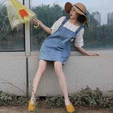 牛仔背帶裙，比褲裝更適合夏天！