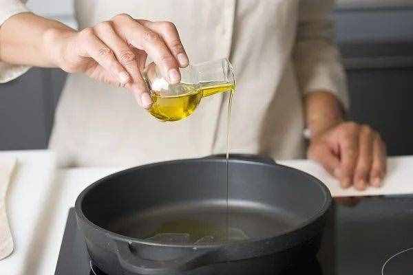 植物油到底怎么選？這些建議教你如何健康吃油→