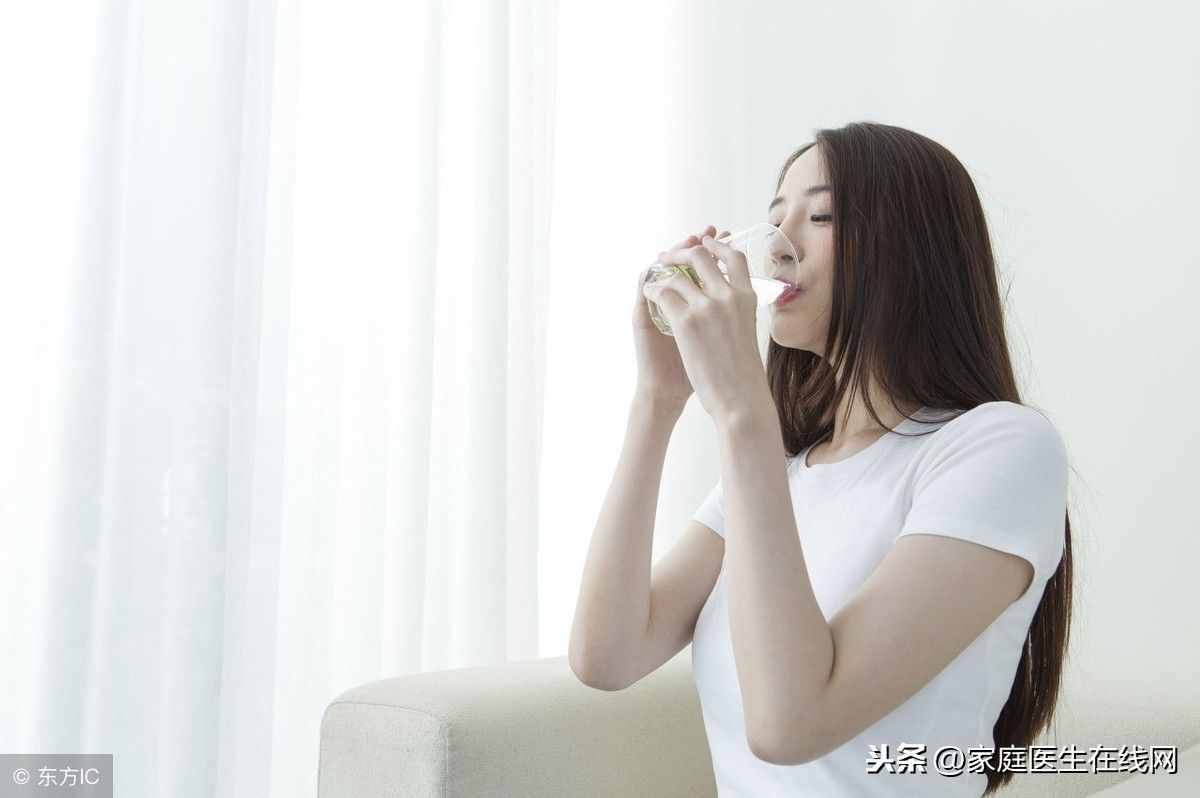 多喝熱水有什么好處？這2個益處，愛喝冰水的人體會不到