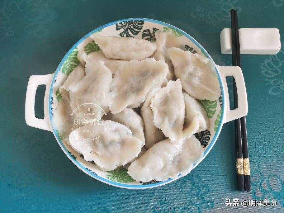 蒲公英即是中藥又是野菜，生吃做餡都可以，包餃子吃太香了