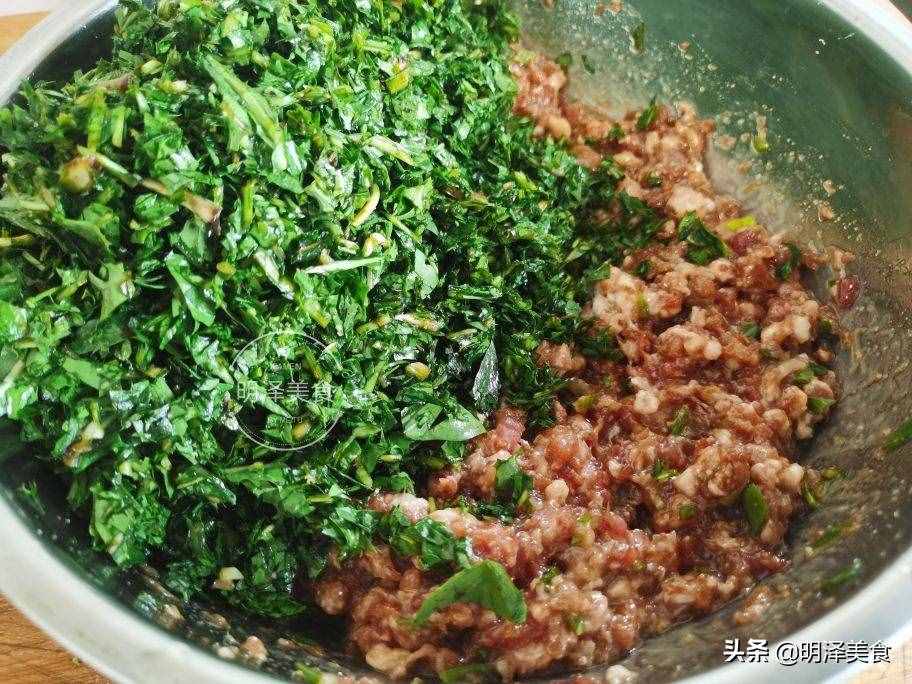 蒲公英即是中藥又是野菜，生吃做餡都可以，包餃子吃太香了