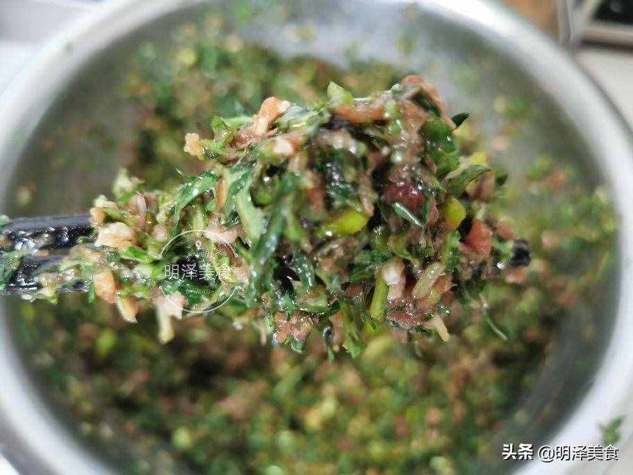 蒲公英即是中藥又是野菜，生吃做餡都可以，包餃子吃太香了