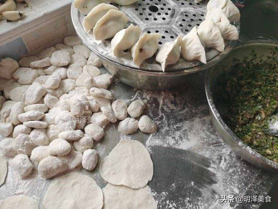 蒲公英即是中藥又是野菜，生吃做餡都可以，包餃子吃太香了