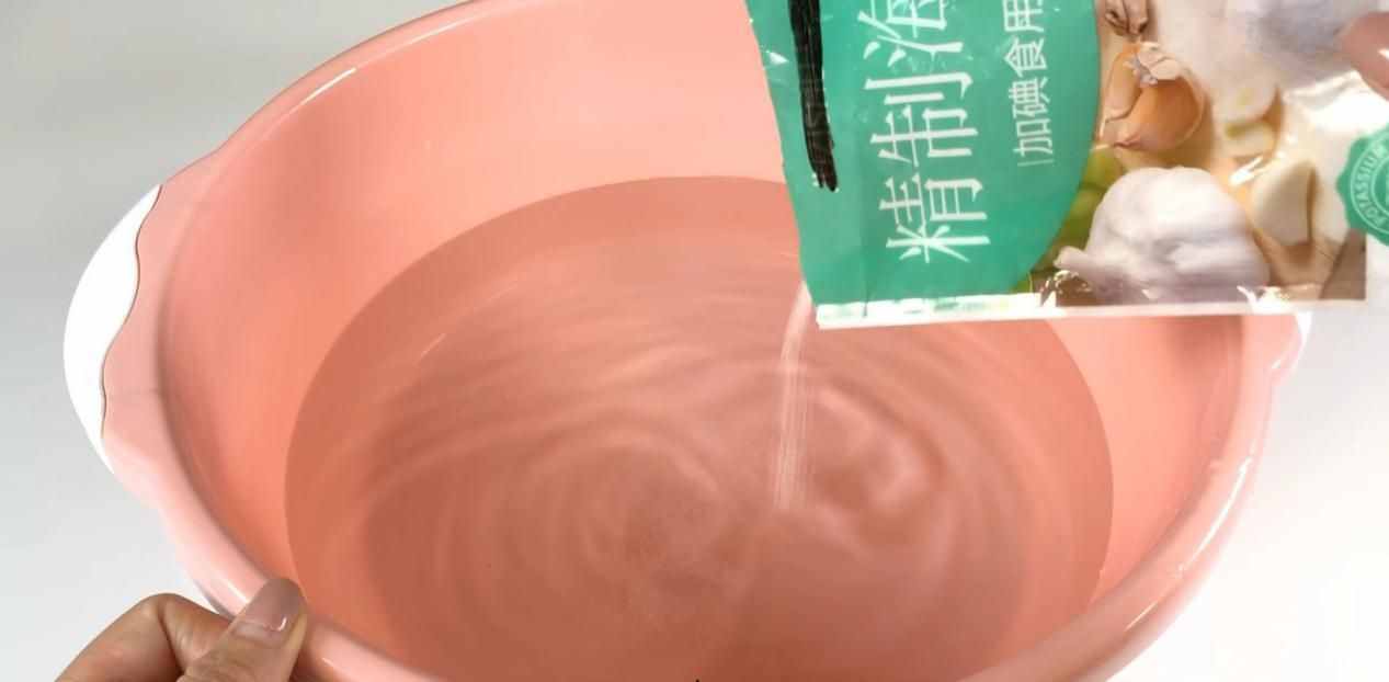 原來清洗毛呢大衣這么簡單，不用水洗和晾曬，像干洗店一樣干凈