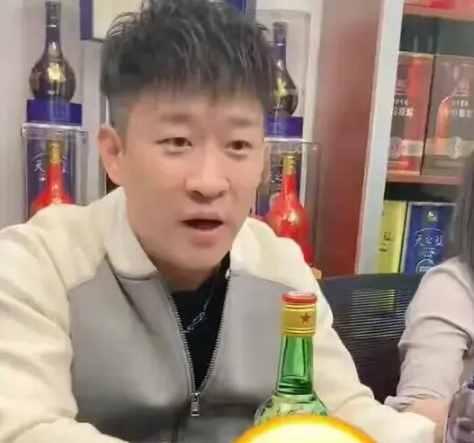 何云偉新片飾演洪熙官？裝扮毫無大俠風(fēng)范，女主顏值很驚艷