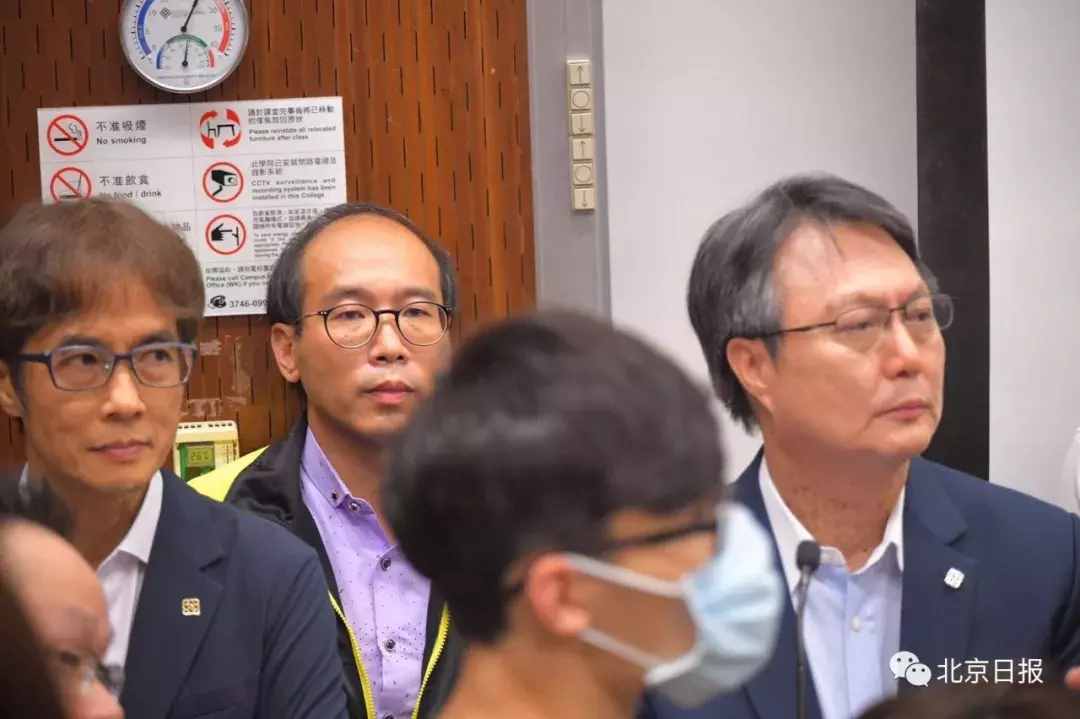 老師被圍困5小時(shí)、推跌3次……香港理工梁德榮：沒(méi)上磚頭不算暴力