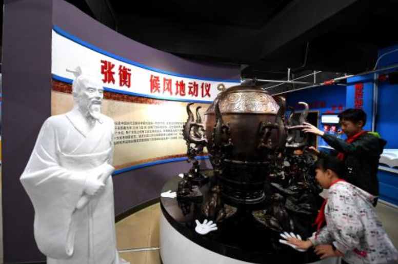 張衡發(fā)明的地動(dòng)儀能否預(yù)言地震？為何教科書將其刪除？原因挺現(xiàn)實(shí)
