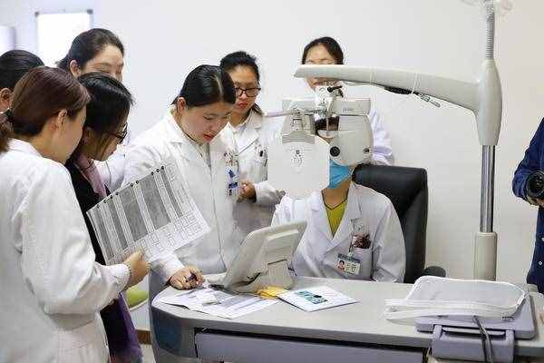 年輕時近視的人，老了就不會有“老花眼”？專家這樣說！