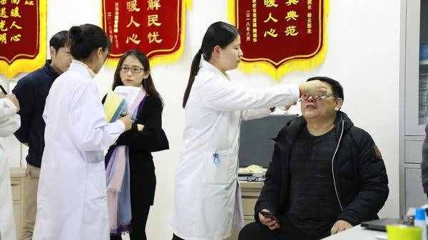 年輕時近視的人，老了就不會有“老花眼”？專家這樣說！