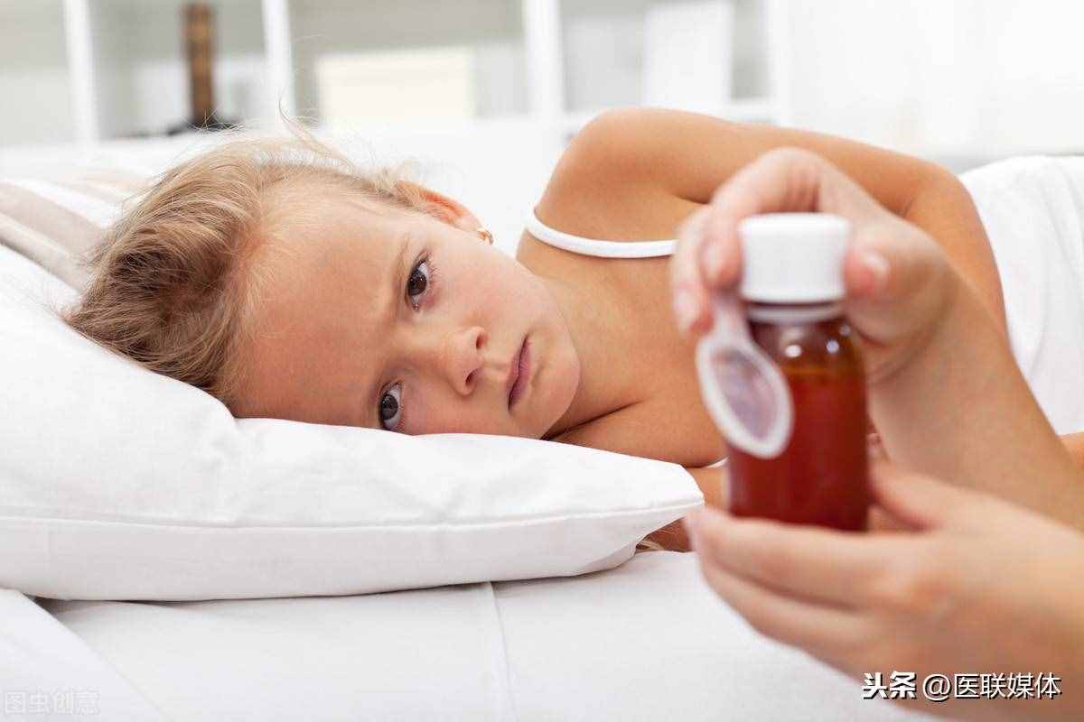 小兒低燒怎么辦？提醒：3個(gè)降溫小方法，值得收藏