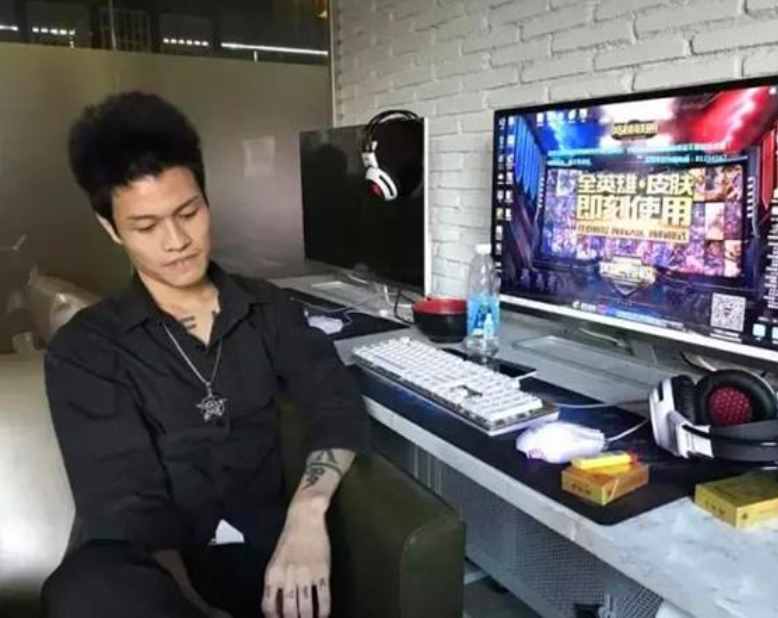 還記得“殺馬特”鼻祖羅福興嗎？14年過去了，他如今在干嘛呢？