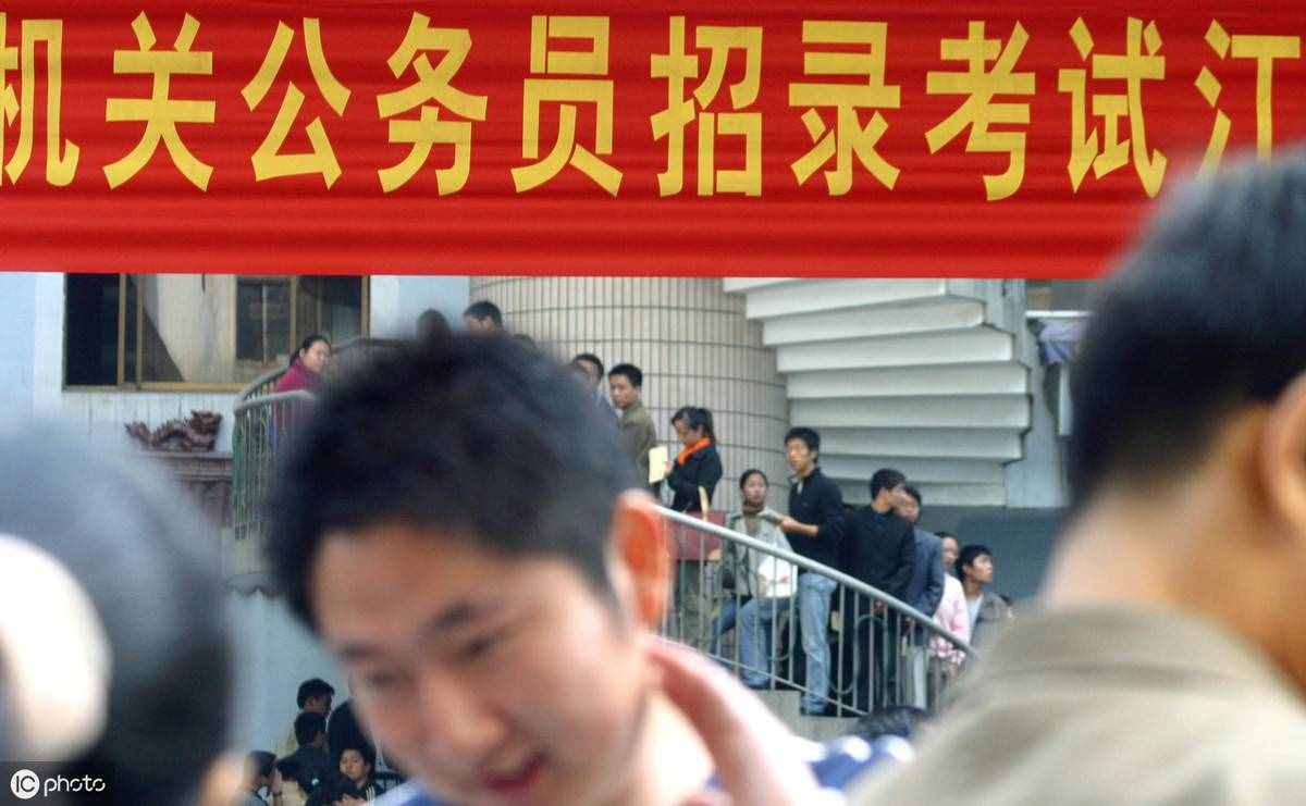 公務(wù)員面試著裝正確示范，考官喜歡