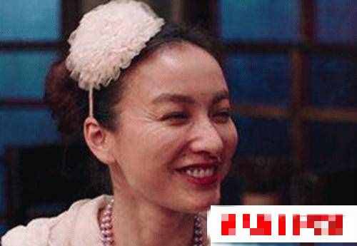 迪麗熱巴都消不掉的眼紋，你想靠眼霜和按摩就消掉？