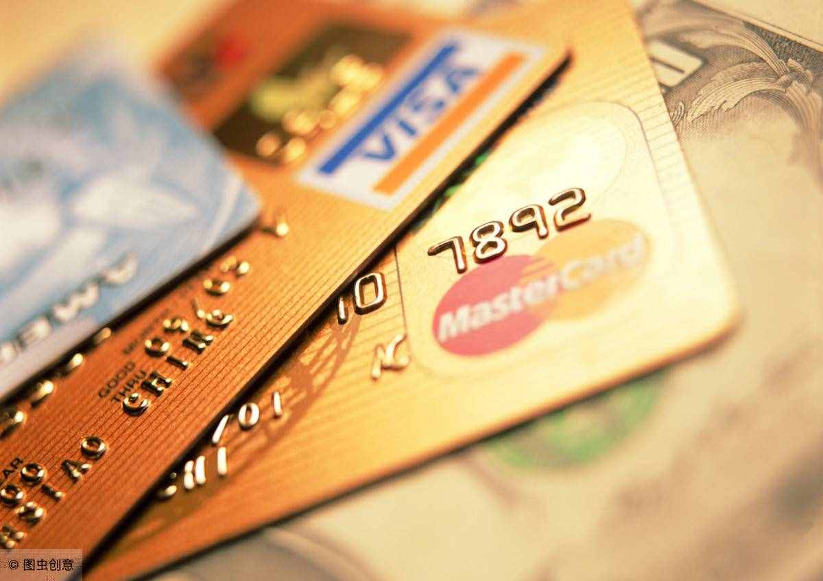 銀行信用卡取現1000元會收你多少錢？五家銀行取現收費一覽表！