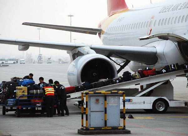 飛機(jī)托運行李規(guī)定2020 飛機(jī)托運行李怎么收費 飛機(jī)托運行李箱尺寸