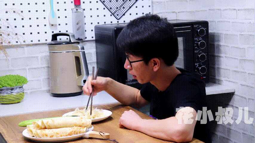 烙餅這樣和面，只用一個(gè)竅門，柔軟拉絲不干硬，吃著香不油膩