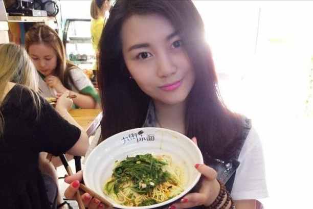 美女老板開面館，面條加飲料5元不到，卻能年賺80萬，套路真深