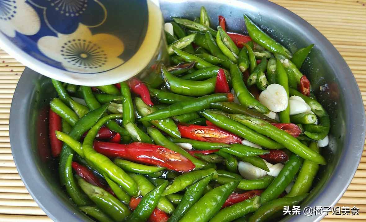 腌制辣椒的方法，70歲媽媽的獨家秘方，做法簡單，開胃又下飯
