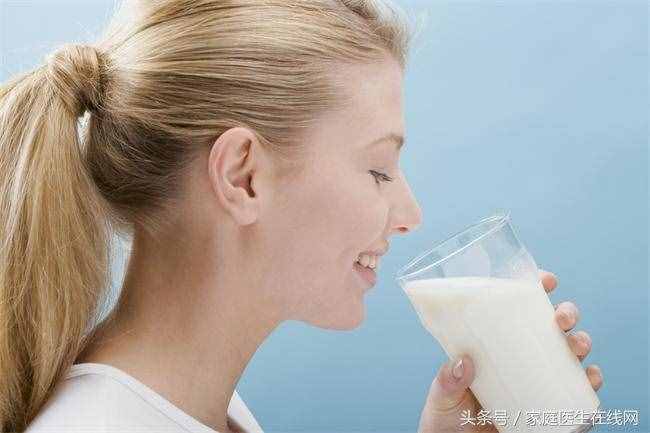 牛奶能和雞蛋一起吃嗎？營養(yǎng)師：這么吃是浪費