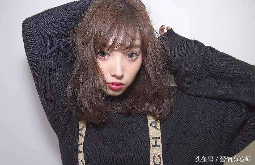 今年發(fā)型這樣燙、中長(zhǎng)卷發(fā)更耐看！