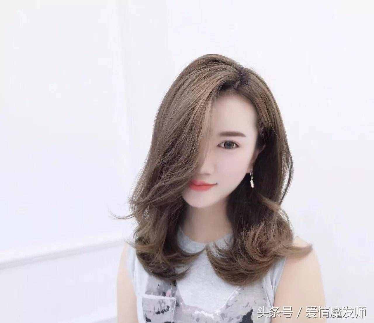 今年發(fā)型這樣燙、中長(zhǎng)卷發(fā)更耐看！