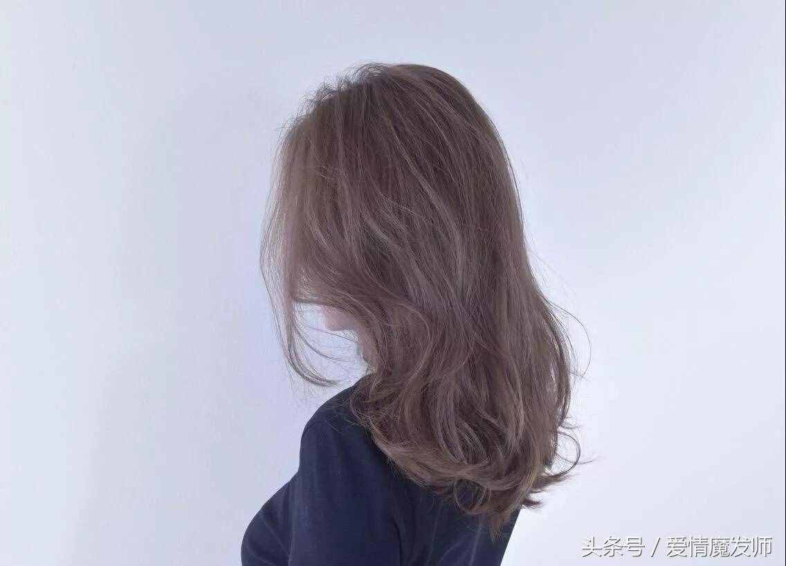 今年發(fā)型這樣燙、中長(zhǎng)卷發(fā)更耐看！