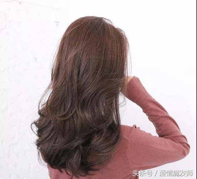 今年發(fā)型這樣燙、中長(zhǎng)卷發(fā)更耐看！