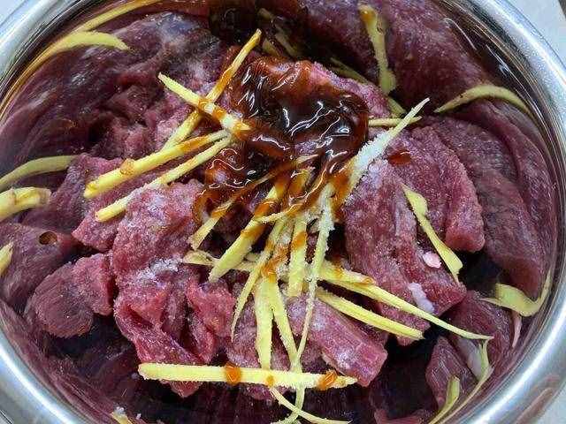 爺爺珍藏38年牛肉干配方，內蒙最專業(yè)做法，保證牛肉筋道味道香