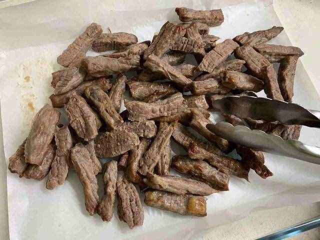 爺爺珍藏38年牛肉干配方，內蒙最專業(yè)做法，保證牛肉筋道味道香