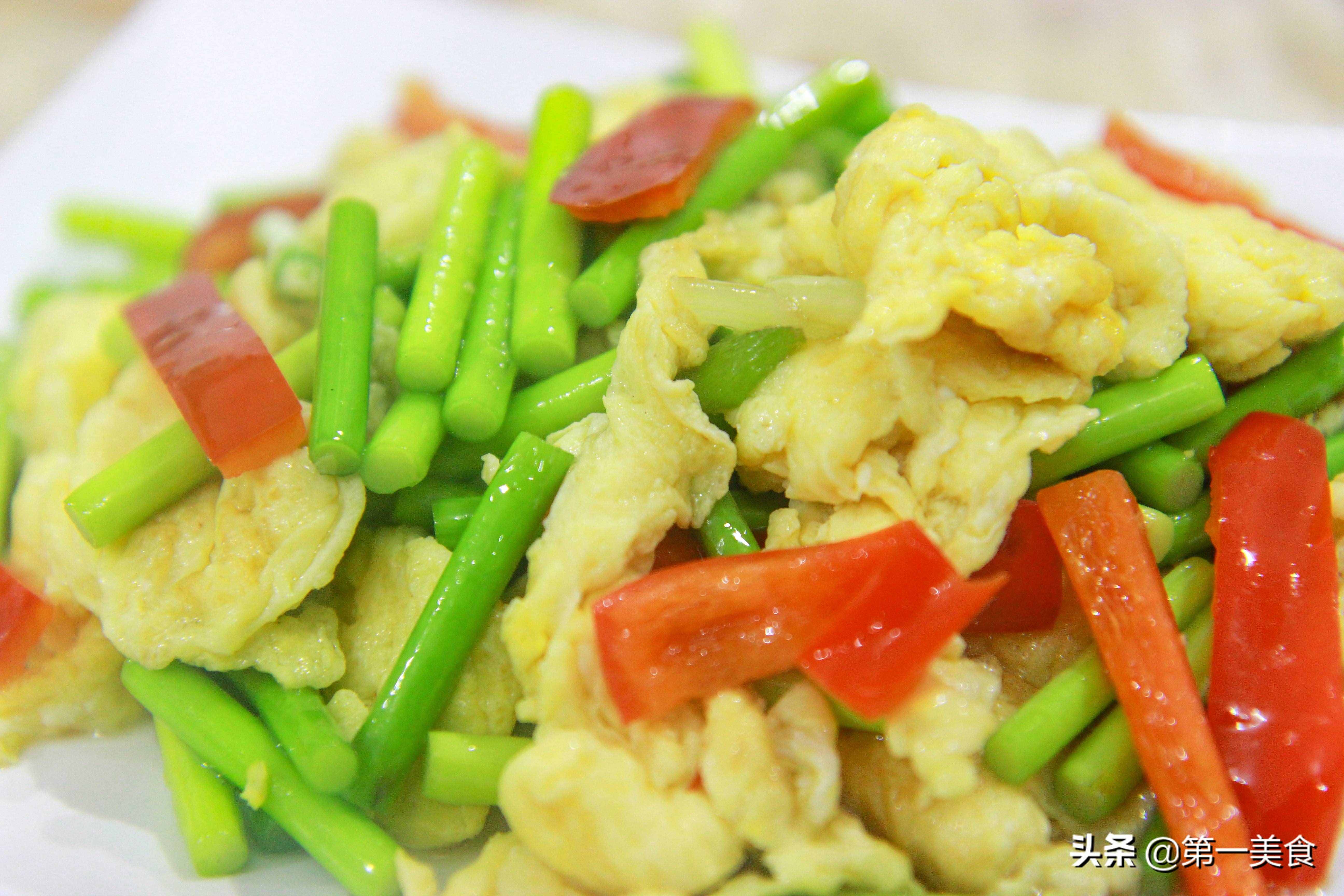 大廚教你飯店正確的蒜苔炒雞蛋，這個(gè)方法太簡(jiǎn)單了，先收藏了