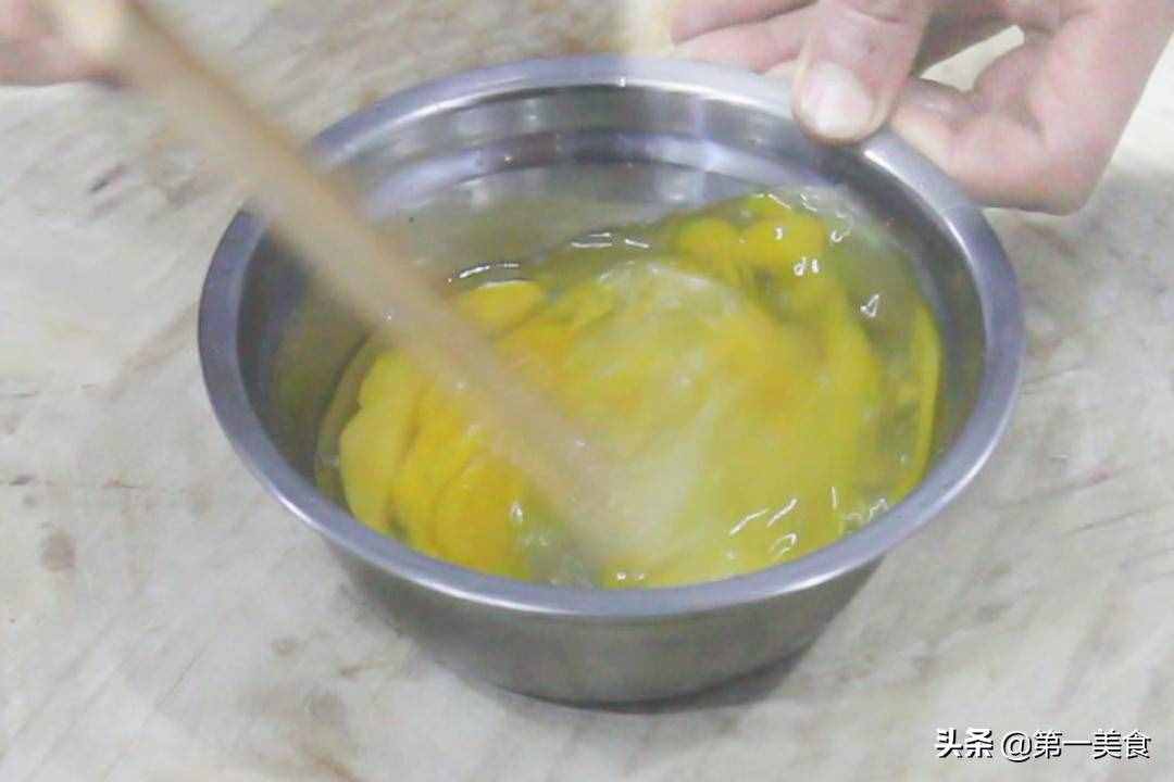 大廚教你飯店正確的蒜苔炒雞蛋，這個(gè)方法太簡(jiǎn)單了，先收藏了