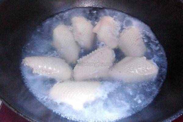 雞翅怎么做都好吃，但這6種做法讓你忍不住舔手指！