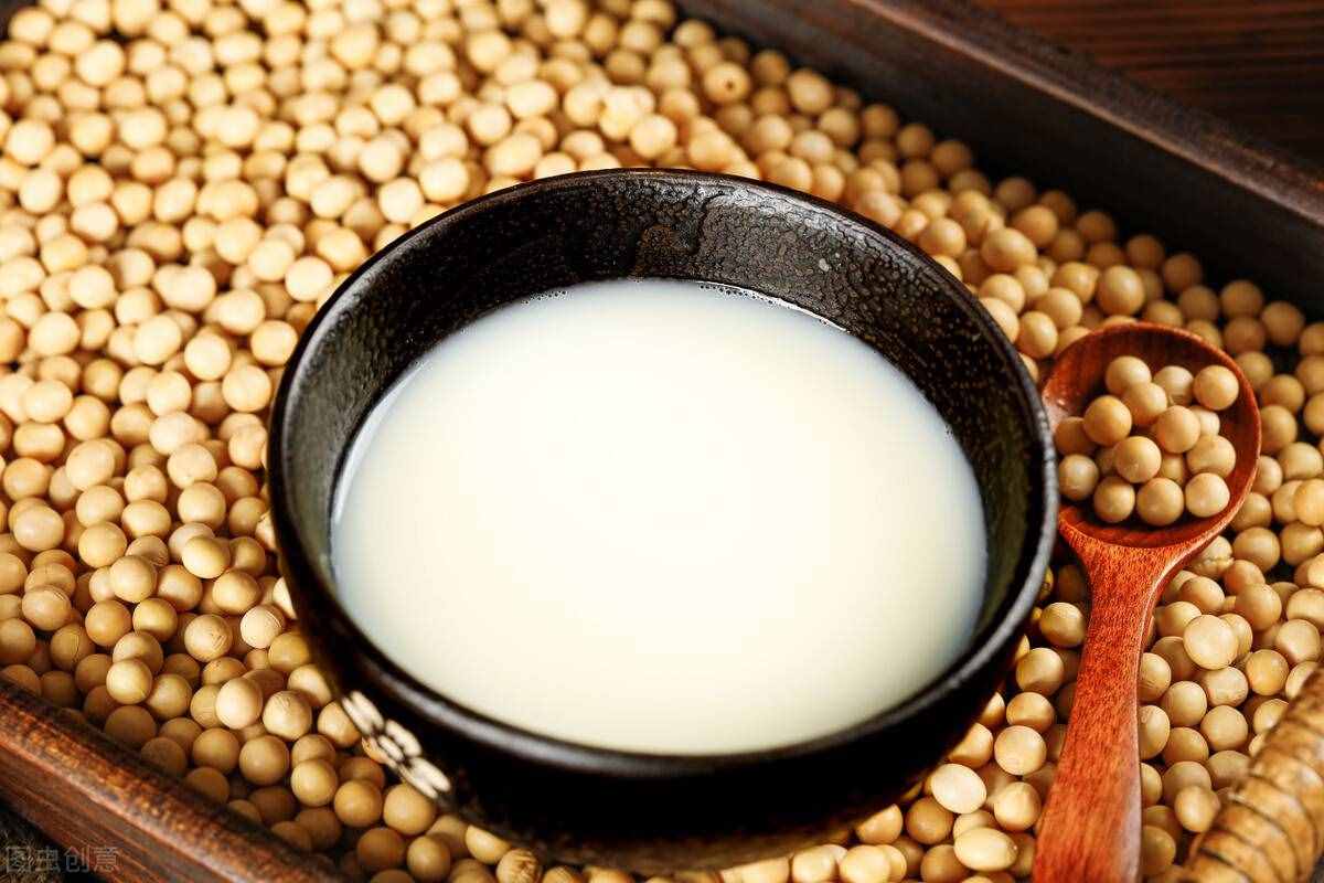 小區(qū)最牛包子鋪，一年收入94萬(wàn)，老板白手起家，全靠“免費(fèi)送”