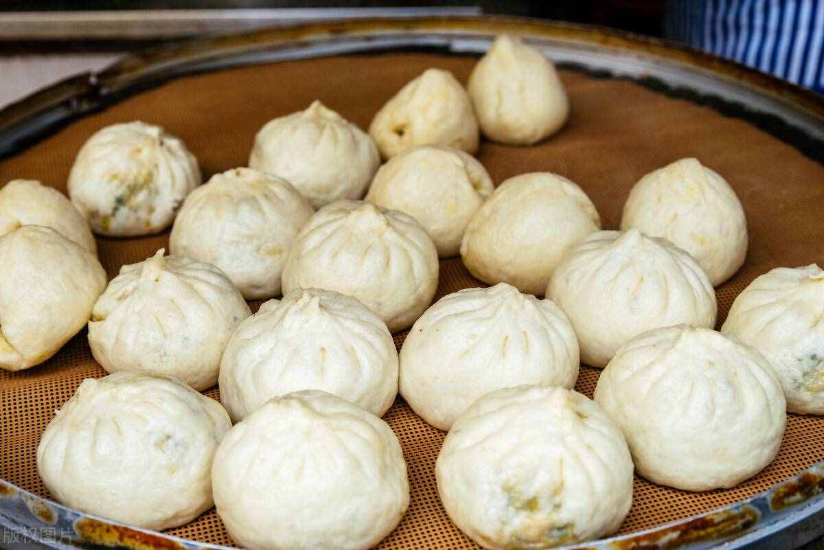 小區(qū)最牛包子鋪，一年收入94萬(wàn)，老板白手起家，全靠“免費(fèi)送”