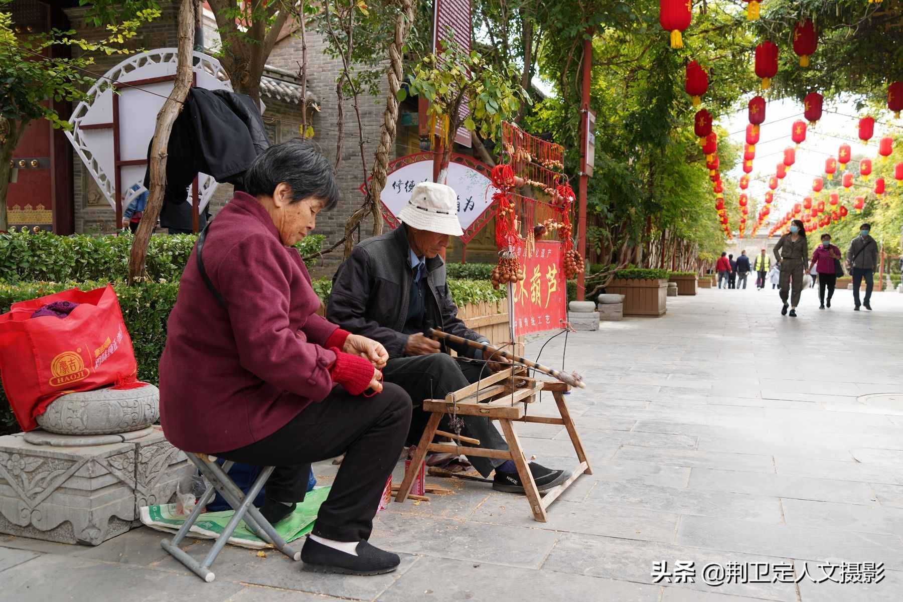 78歲農(nóng)民大爺，12根木棍做出木工車床，用了60年成傳家寶