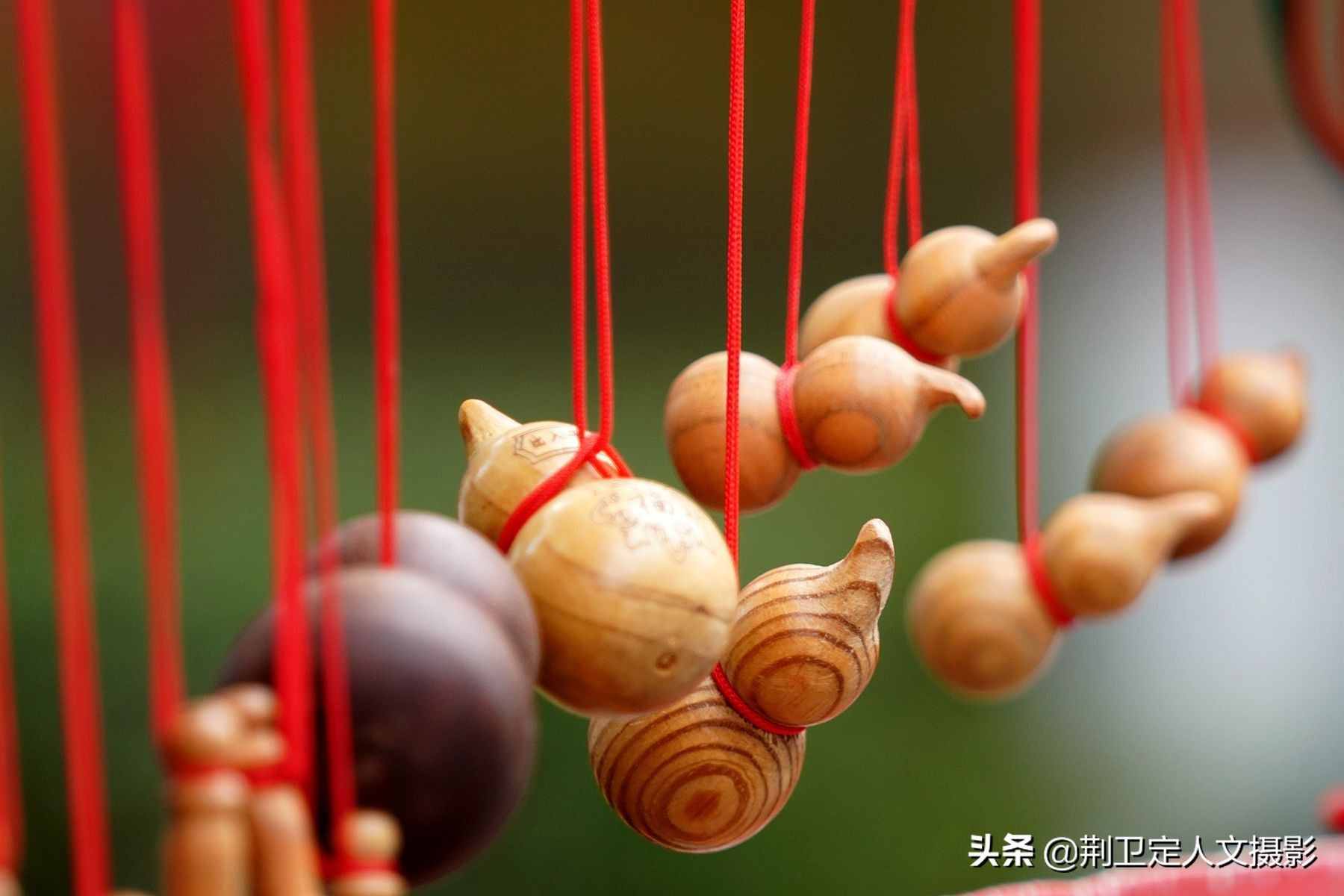 78歲農(nóng)民大爺，12根木棍做出木工車床，用了60年成傳家寶