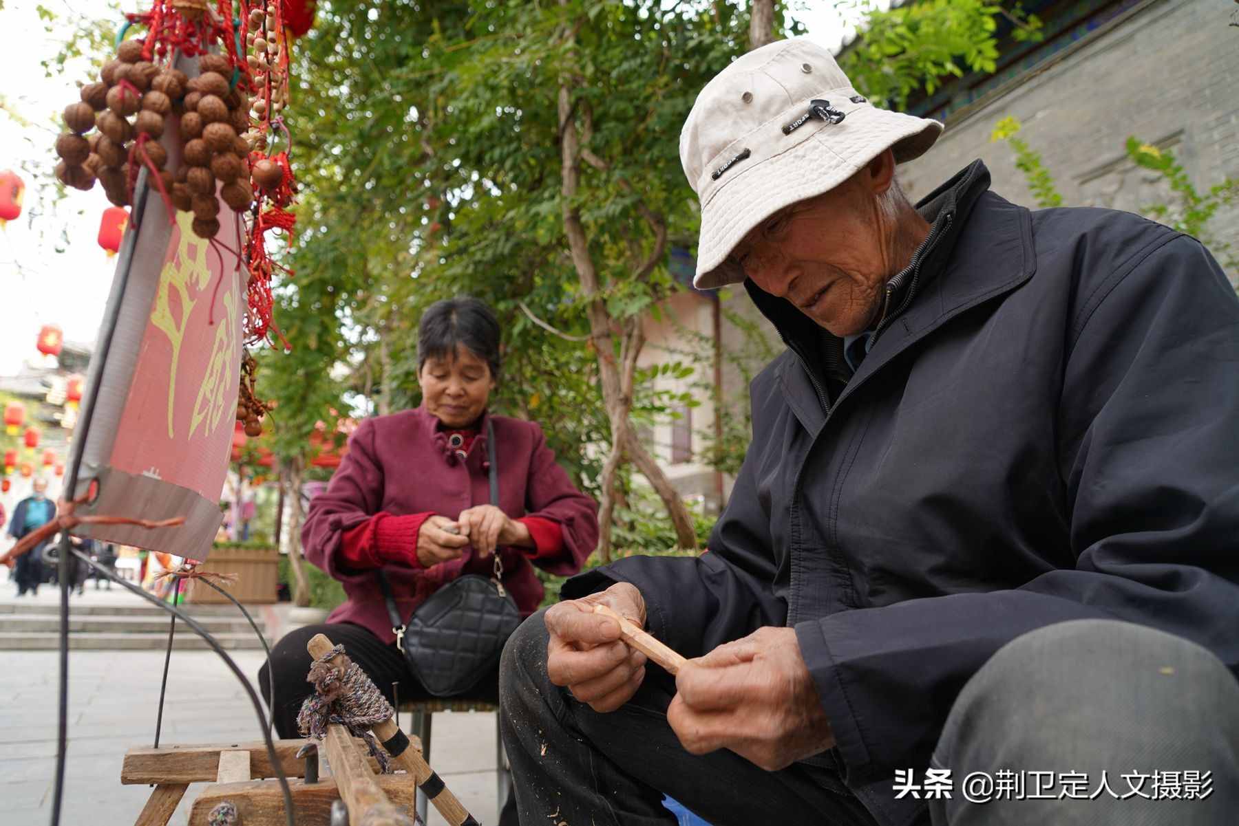 78歲農(nóng)民大爺，12根木棍做出木工車床，用了60年成傳家寶