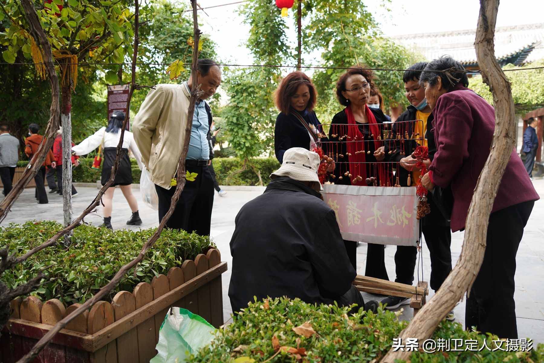 78歲農(nóng)民大爺，12根木棍做出木工車床，用了60年成傳家寶