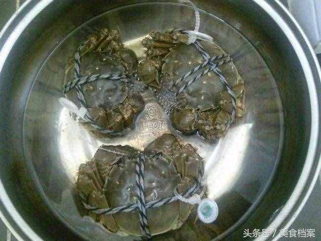 螃蟹清洗技巧和方法：大閘蟹怎么處理才能清洗干凈內(nèi)臟和身體？