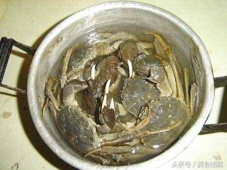 螃蟹清洗技巧和方法：大閘蟹怎么處理才能清洗干凈內(nèi)臟和身體？