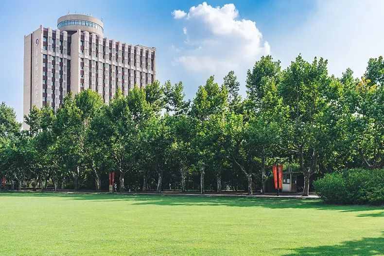 誰說文科就業(yè)前景不好？來看看這十大高就業(yè)率專業(yè)及院校推薦