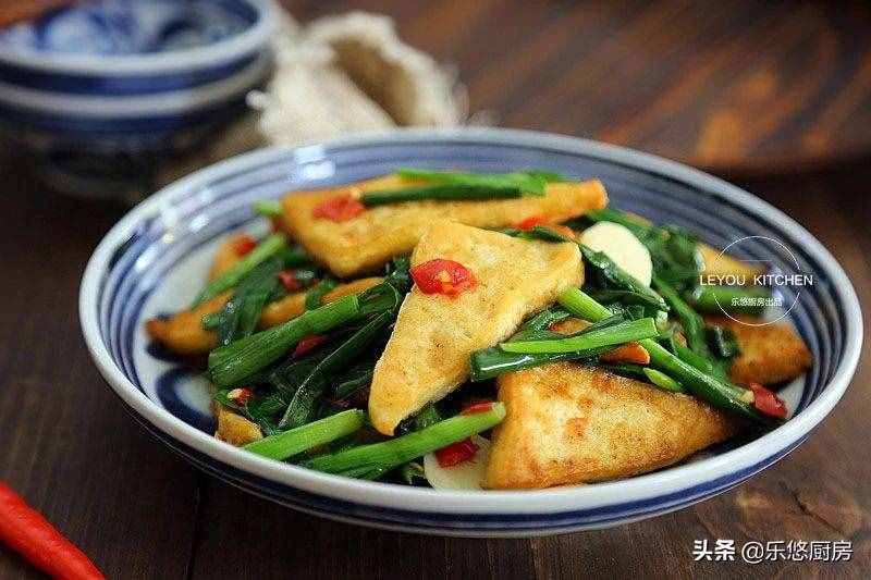 韭菜，不光可以拌餡兒，10種吃法，又嫩又香，學(xué)會(huì)后變著花樣做