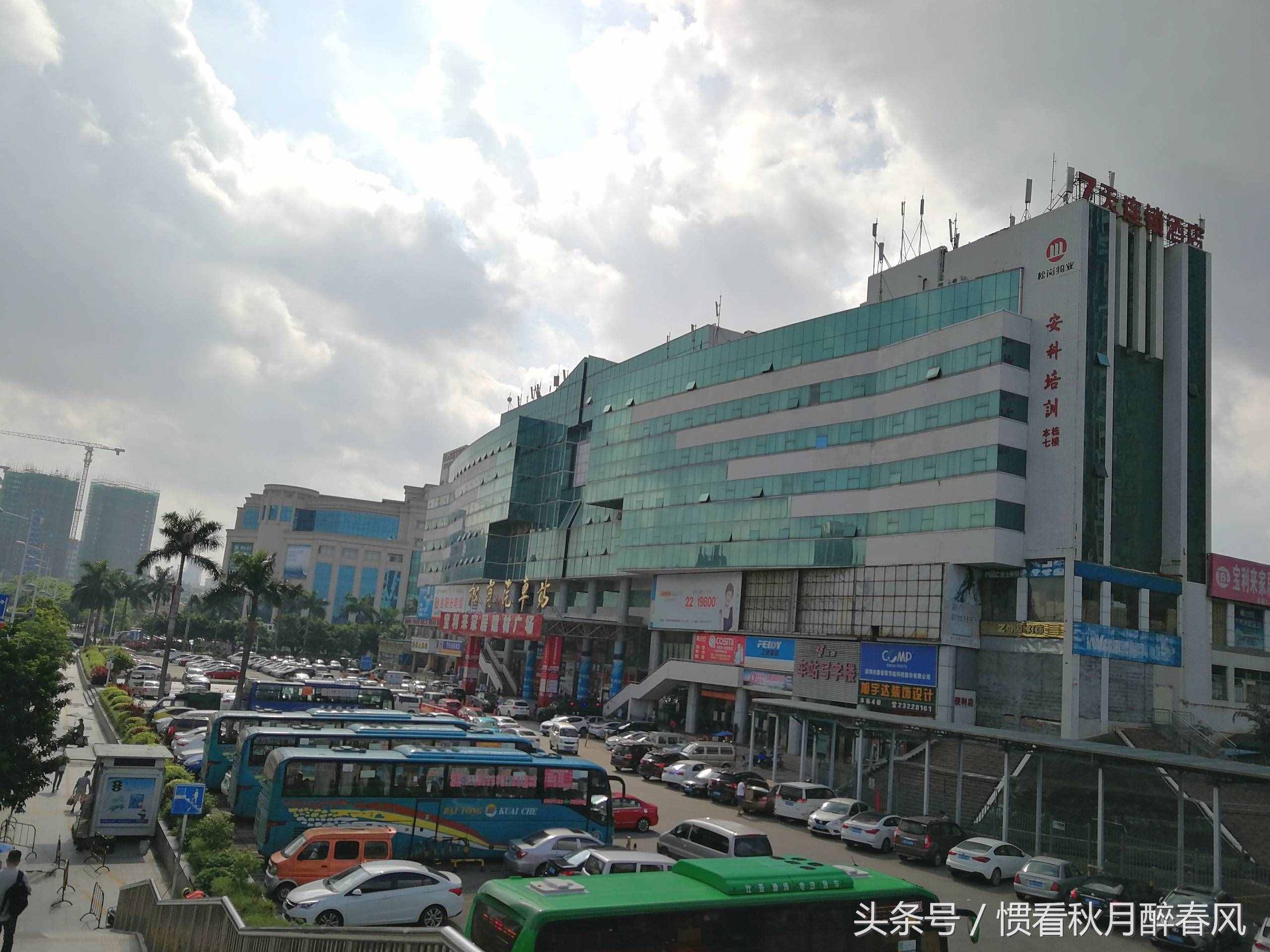 這是深圳離東莞最近的一座汽車站，就是太偏僻了，來乘車的人很少